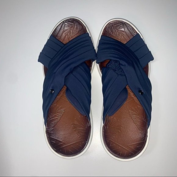 Bzees Knockout Sandals Women’s Size 9 US Navy White Comfort Gel Platform Slip-On - Picture 4 of 8